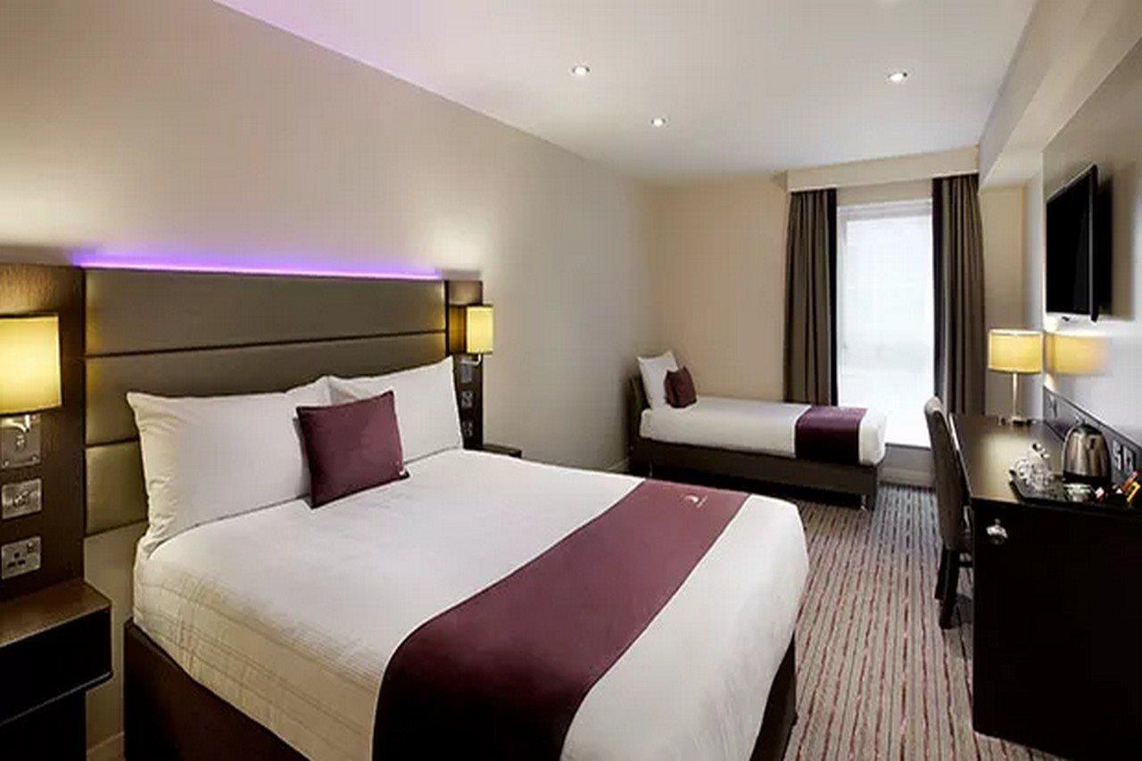 Premier Inn Epsom Central Eksteriør bilde