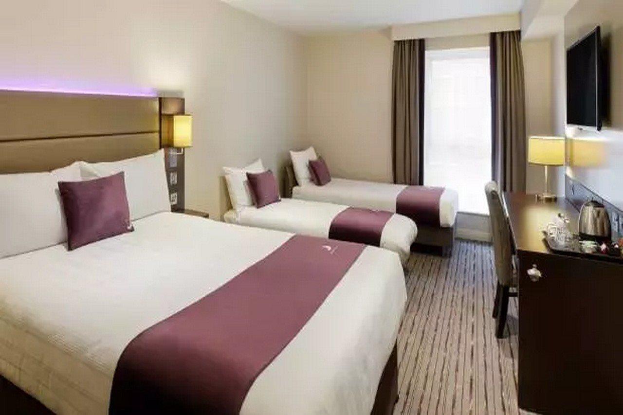 Premier Inn Epsom Central Eksteriør bilde