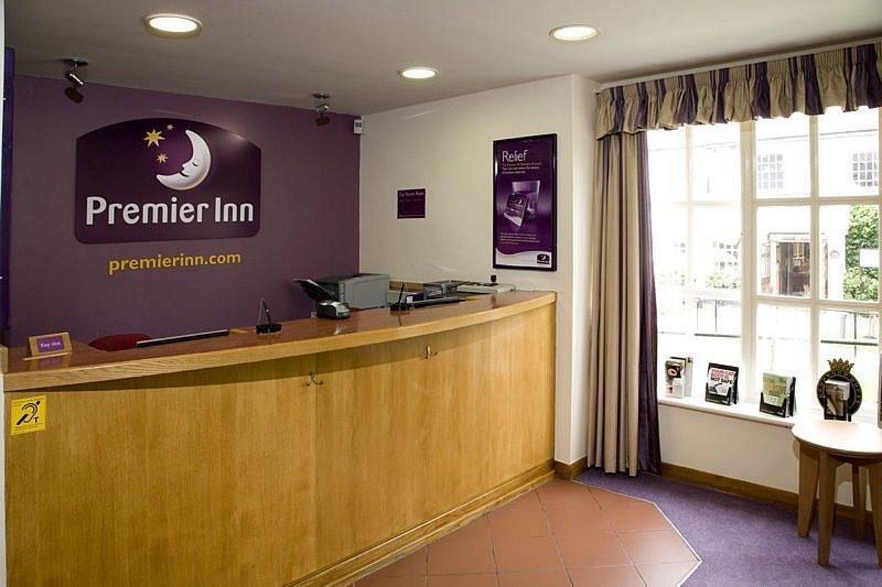 Premier Inn Epsom Central Eksteriør bilde